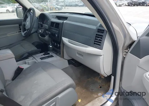 2008 Jeep Liberty Sport z USA, uszkodzony, nr VIN 1J8GN28K98W174572